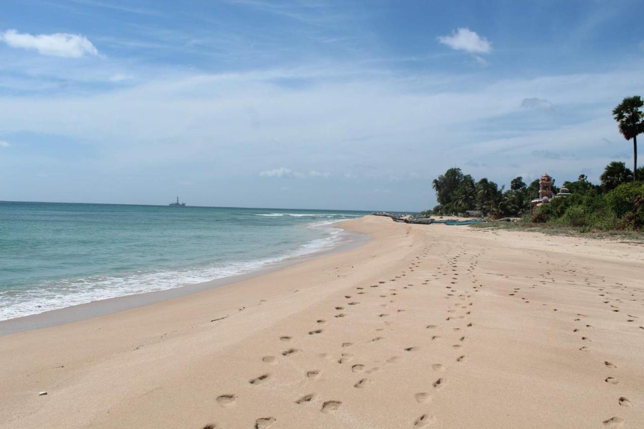 108 Palms Beach Resort Trincomalee Exterior foto
