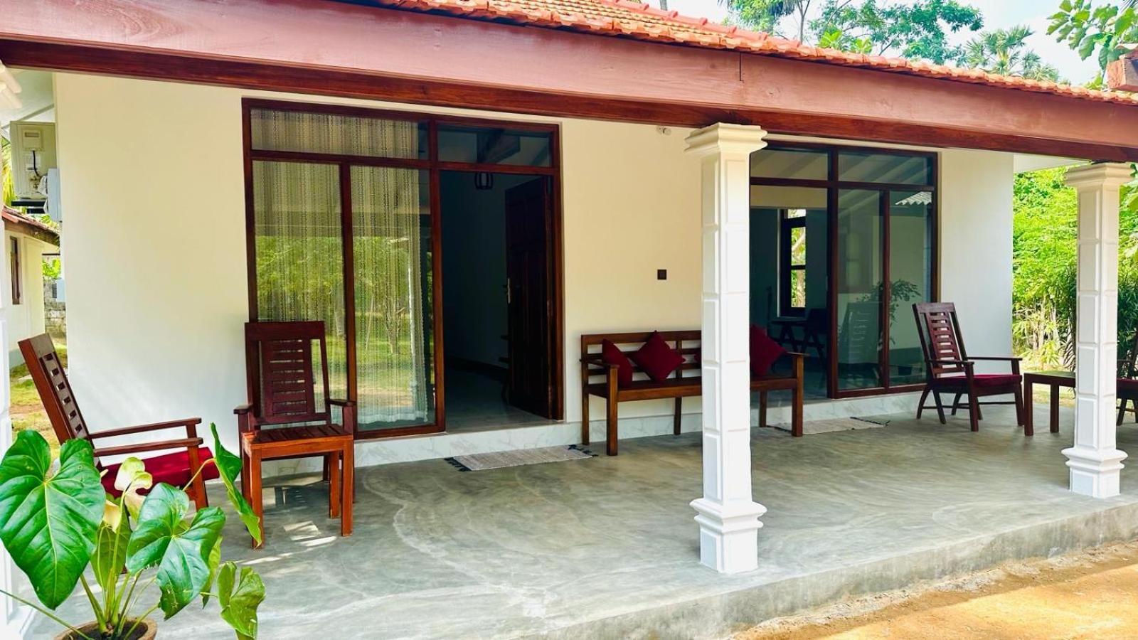 108 Palms Beach Resort Trincomalee Exterior foto