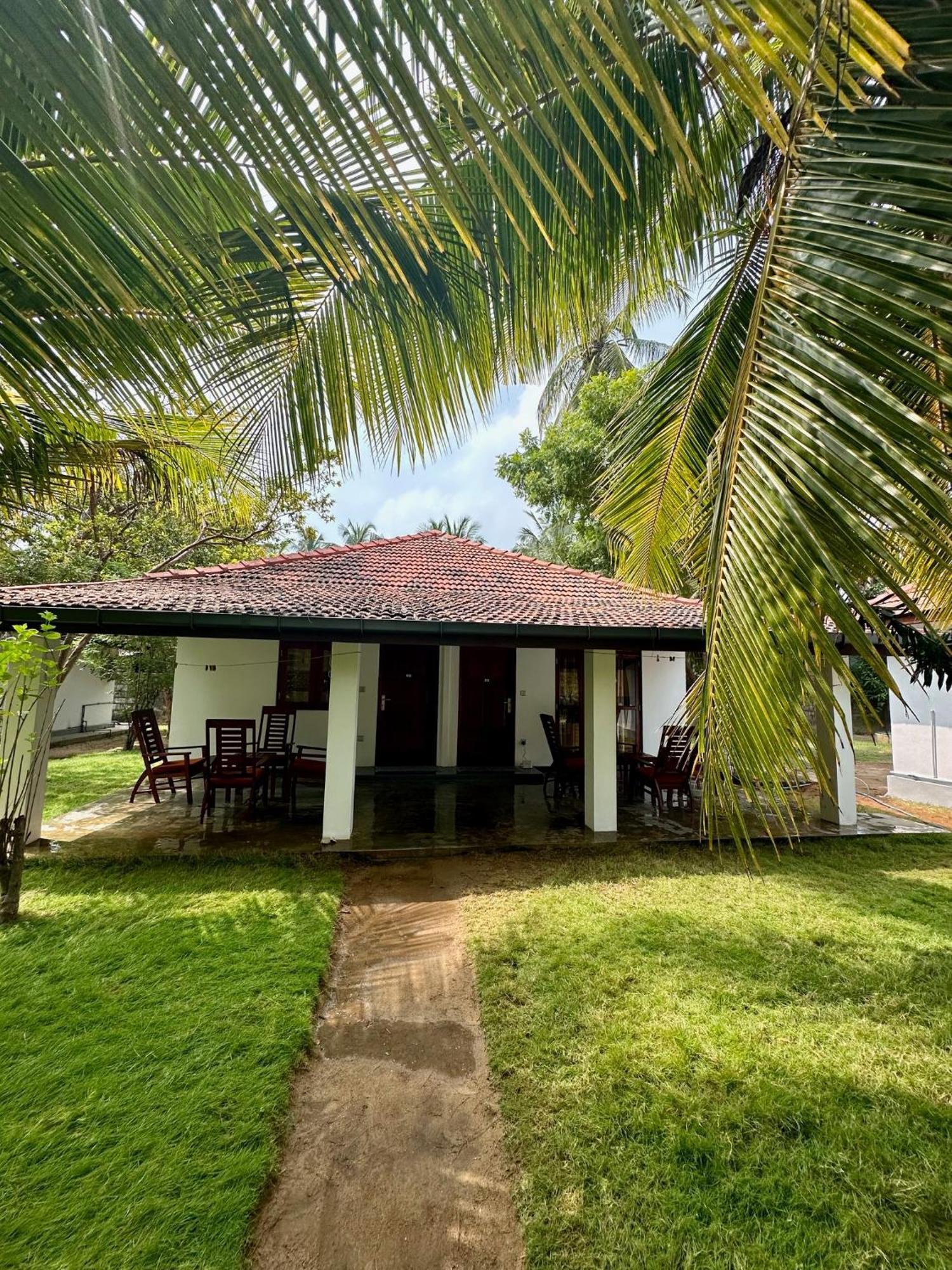108 Palms Beach Resort Trincomalee Exterior foto