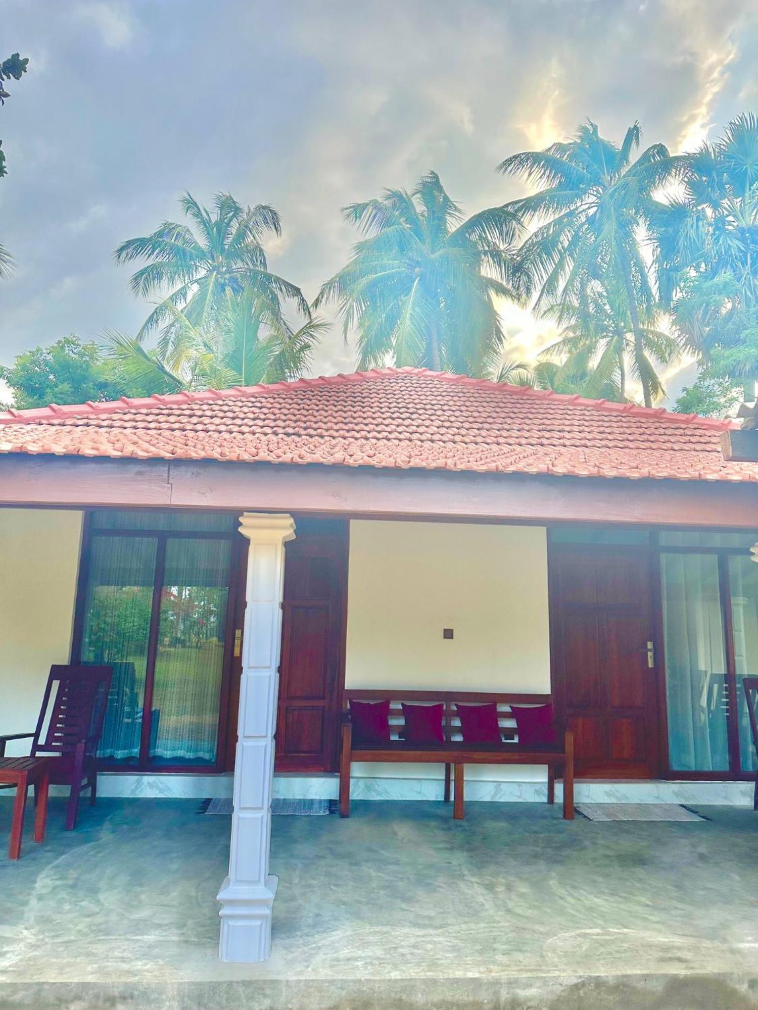 108 Palms Beach Resort Trincomalee Exterior foto