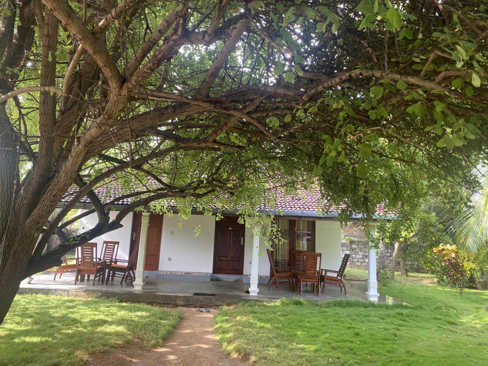 108 Palms Beach Resort Trincomalee Exterior foto