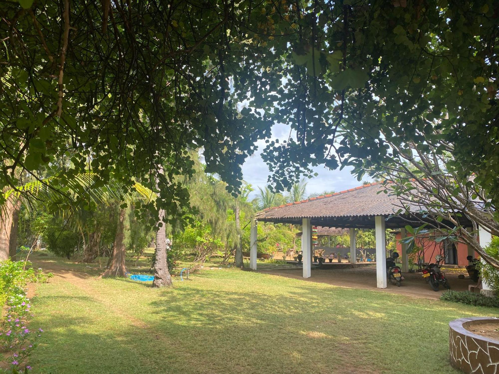 108 Palms Beach Resort Trincomalee Exterior foto