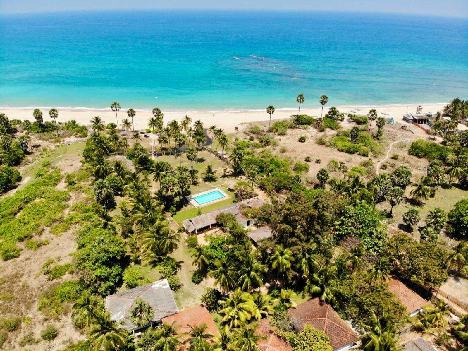 108 Palms Beach Resort Trincomalee Exterior foto